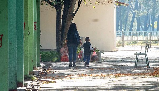 Naknade za majke troje i više djece u BiH