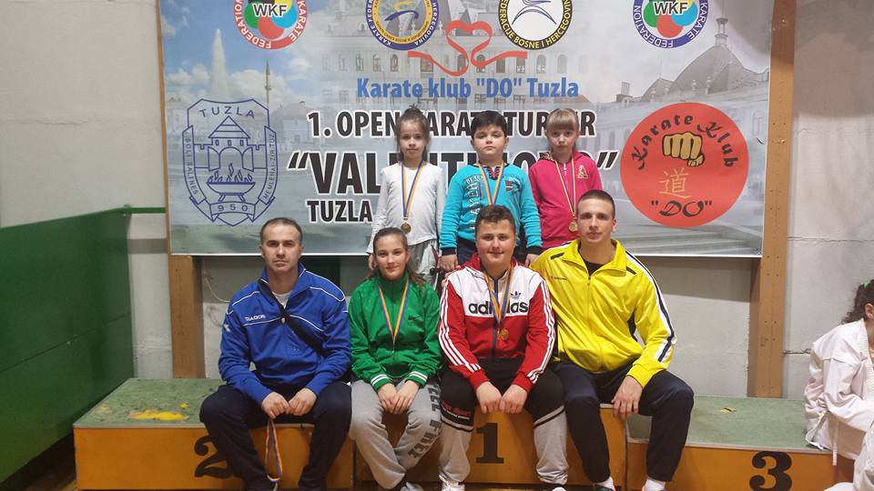 Karatisti KK Čelik sa trenerima u Tuzli