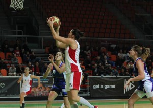 Nataša Popović u akciji protiv Budućnosti u Areni Ze