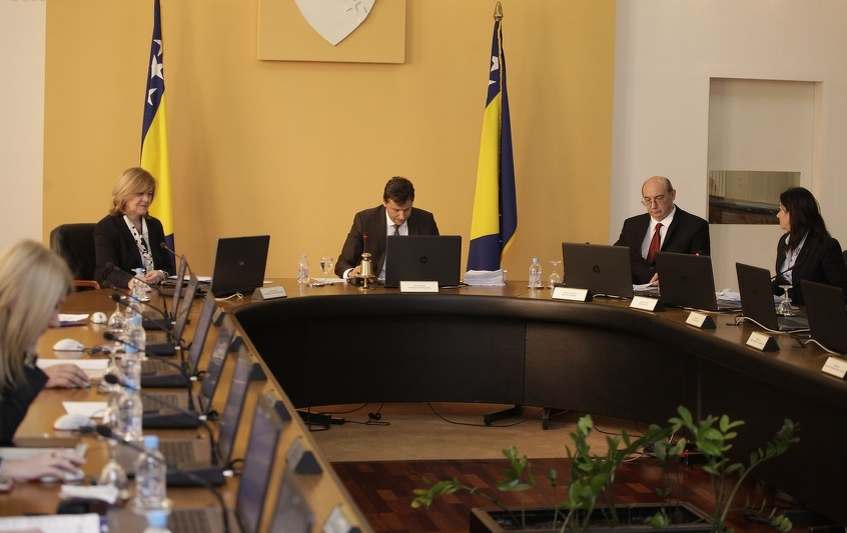 Vlada FBiH produžila moratoriji na zapošljavanje državnih službenika