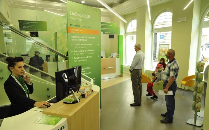 Bosanci sve više štede, ali se i kreditno zadužuju