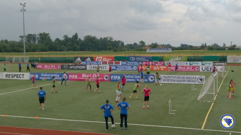 Detalj sa festivala nogometa-fudbala za djevojčice