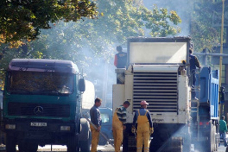 Zajam EBRD-a za popravku puteva u Federaciji BiH Više detalja na: http://www.nezavisne.com/ekonomija/privreda/Zajam-EBRD-a-za-popravku-puteva-u-Federaciji-BiH/375485