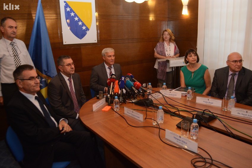 CIK apeluje na političare da ne dižu tenzije