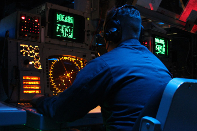 Stotine ih prima platu, a ne motre na prelete aviona