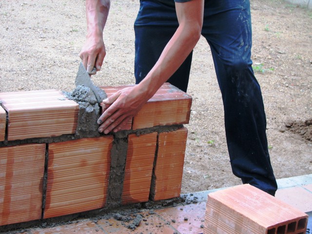 Potrebna 3 zidara-tesara