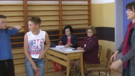 Pregledi kičme i stopala učenika