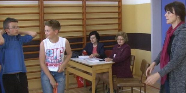 Pregledi kičme i stopala učenika