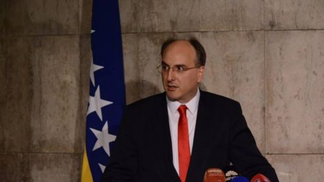 Vozila funkcionera i dalje imaju prednost ispred kola Hitne pomoći