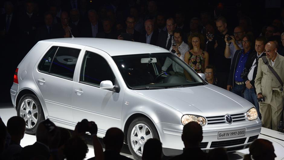 Ministarstvo prodaje četiri vozila