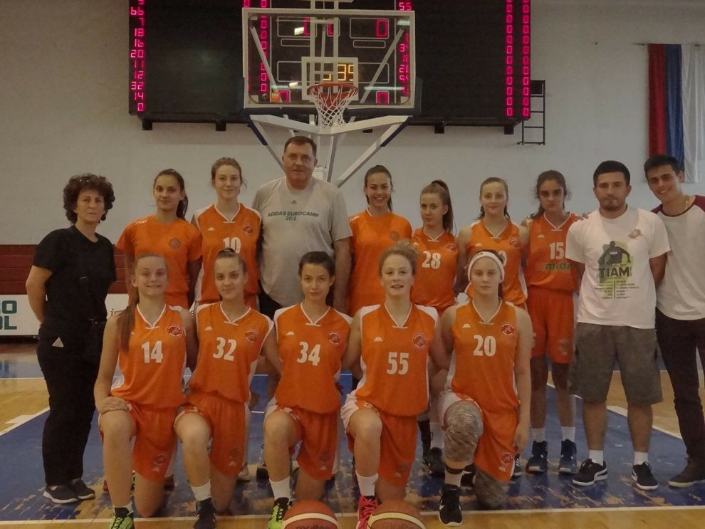 KK Kengur gostovao u Aleksandrovcu, Milorad Dodik častio sokovima i sladoledima