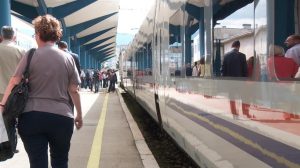 Prazni željeznički peroni i prebacivanje odgovornosti