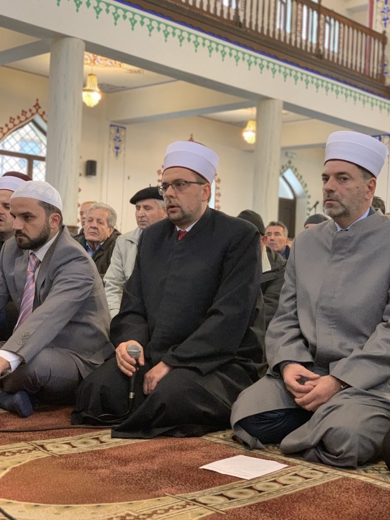 Nisvet ef. (u sredini) s muhaffizom Bećirspahićem